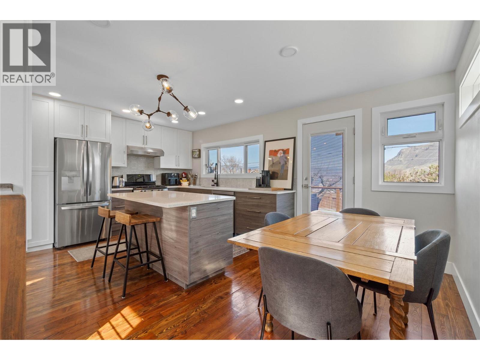 1054 DOMINION STREET - 5