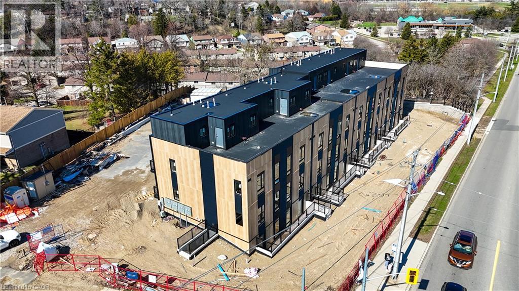 854 DOON VILLAGE Road Unit# 6, Kitchener, Ontario, N2P1A3 — Photo 3