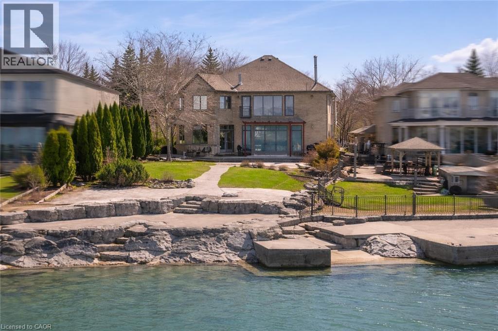 4 LAKESIDE DRIVE - 1