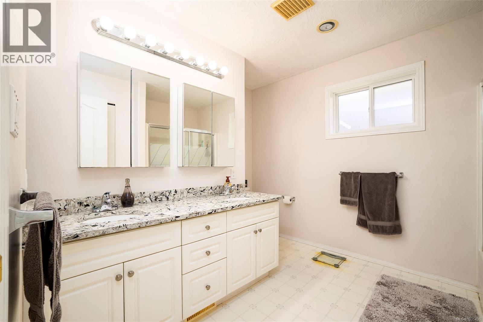 4749 HAMMOND BAY RD - 34