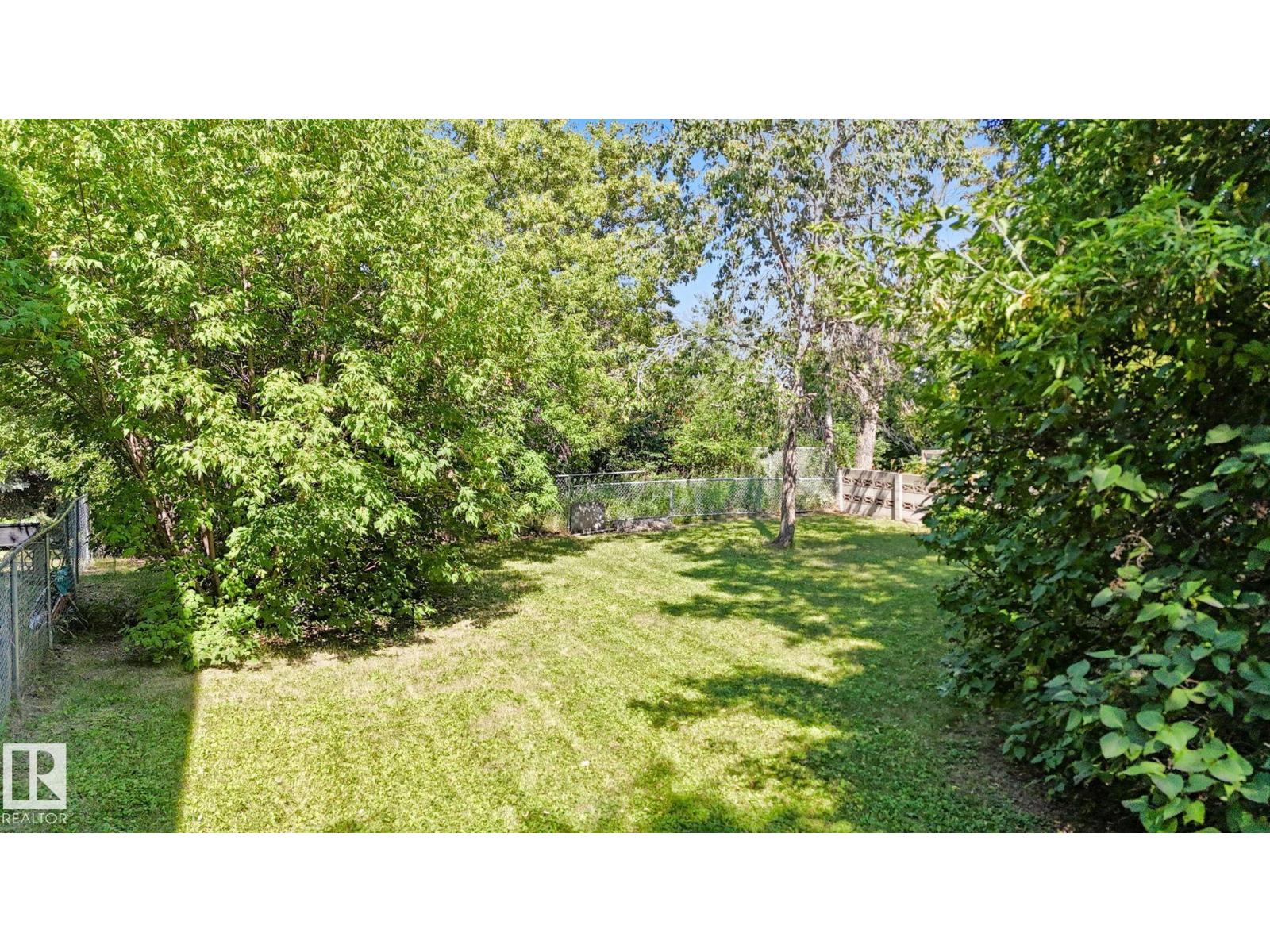 8028 Rowland RD NW, Edmonton