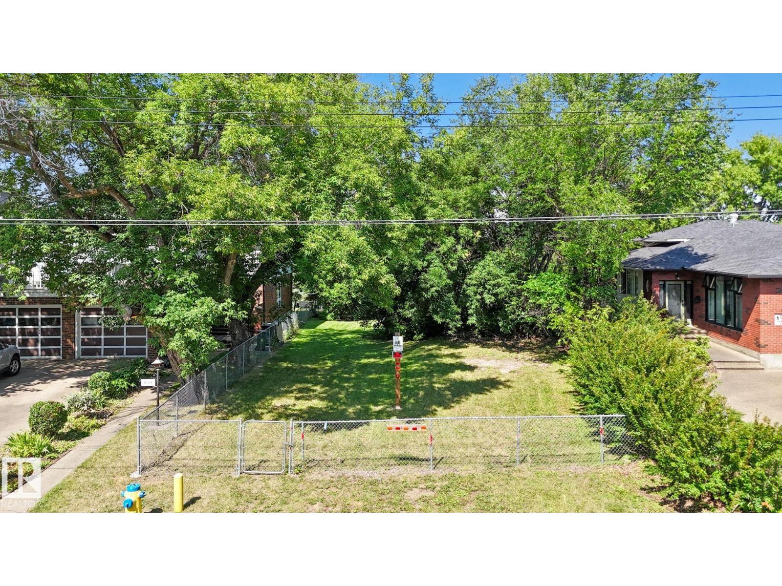 8028 Rowland RD NW, Edmonton