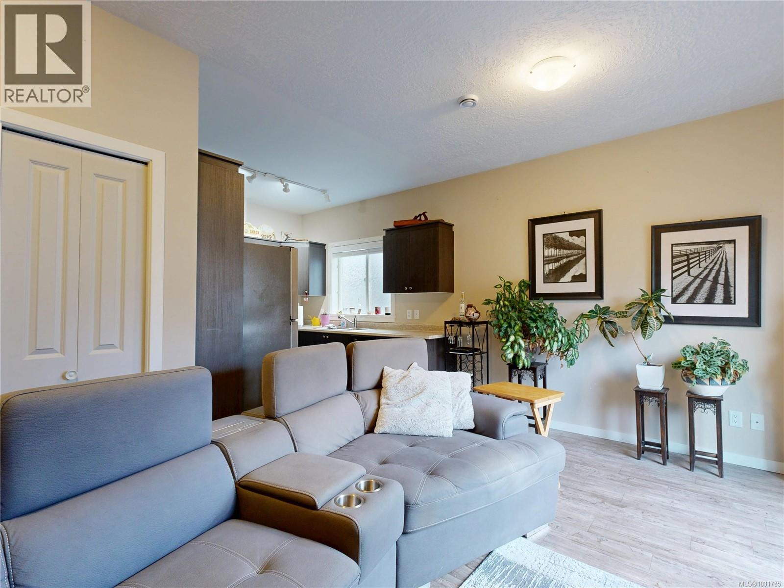 6986 Wright Rd - 7
