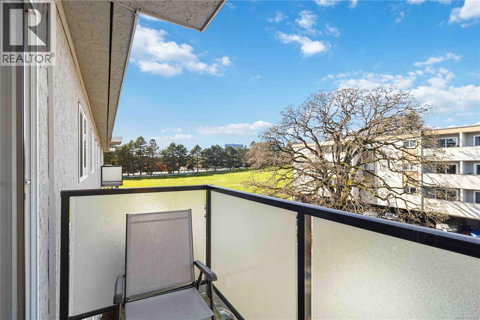 #302 904 HILLSIDE AVE - 10