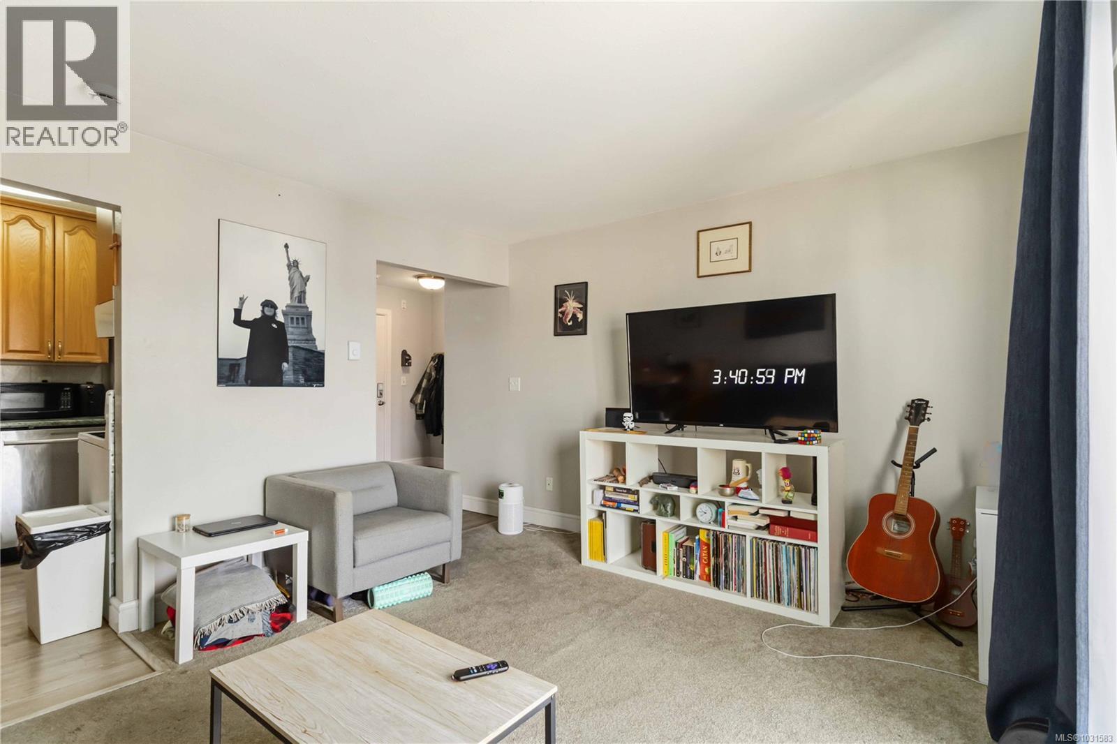 #302 904 HILLSIDE AVE - 12