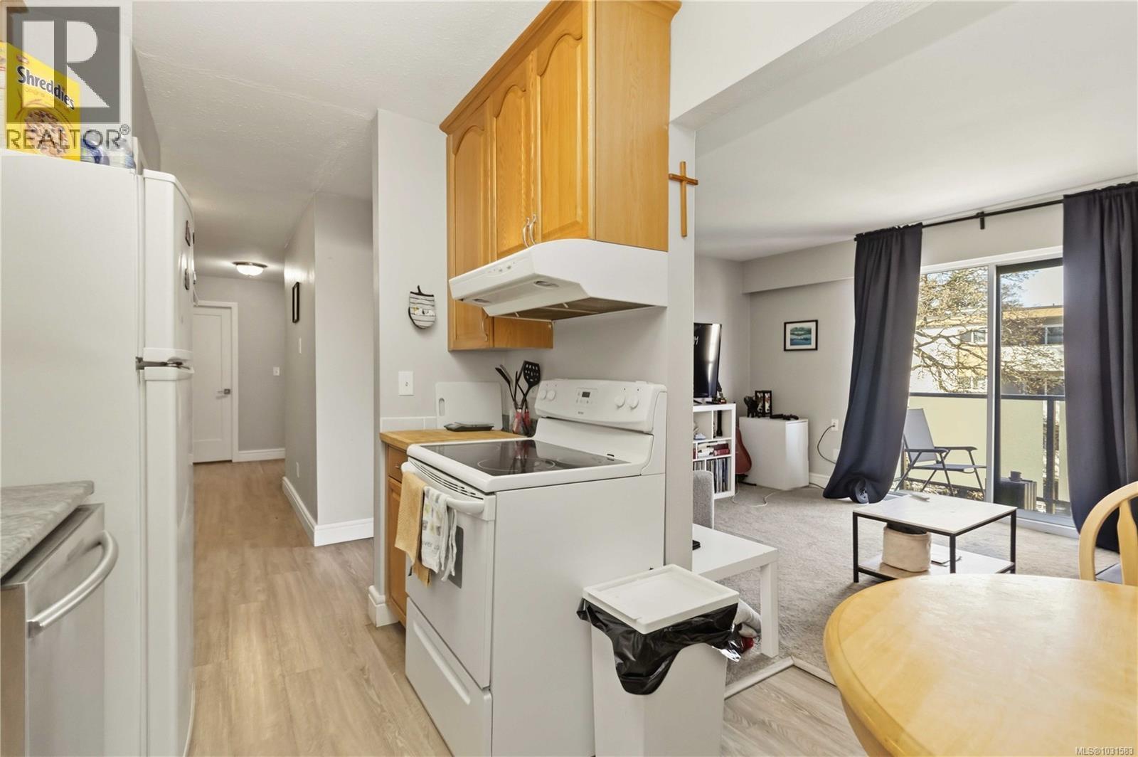 #302 904 HILLSIDE AVE - 15