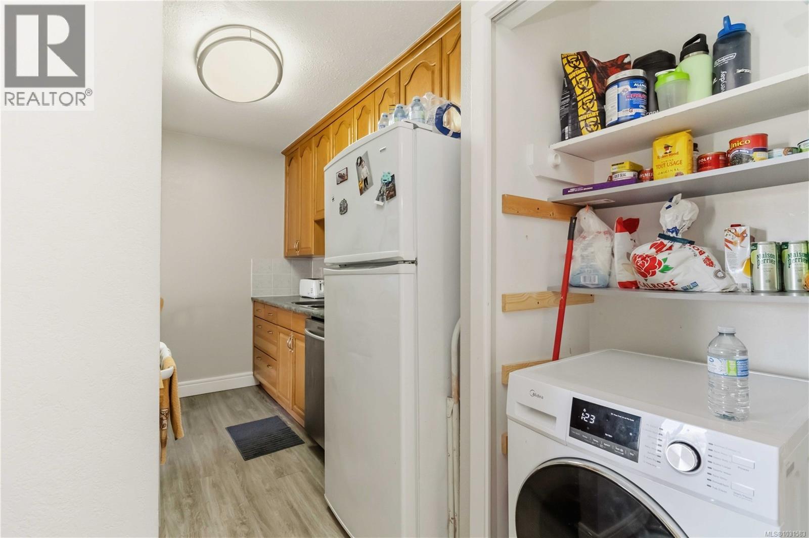 #302 904 HILLSIDE AVE - 17