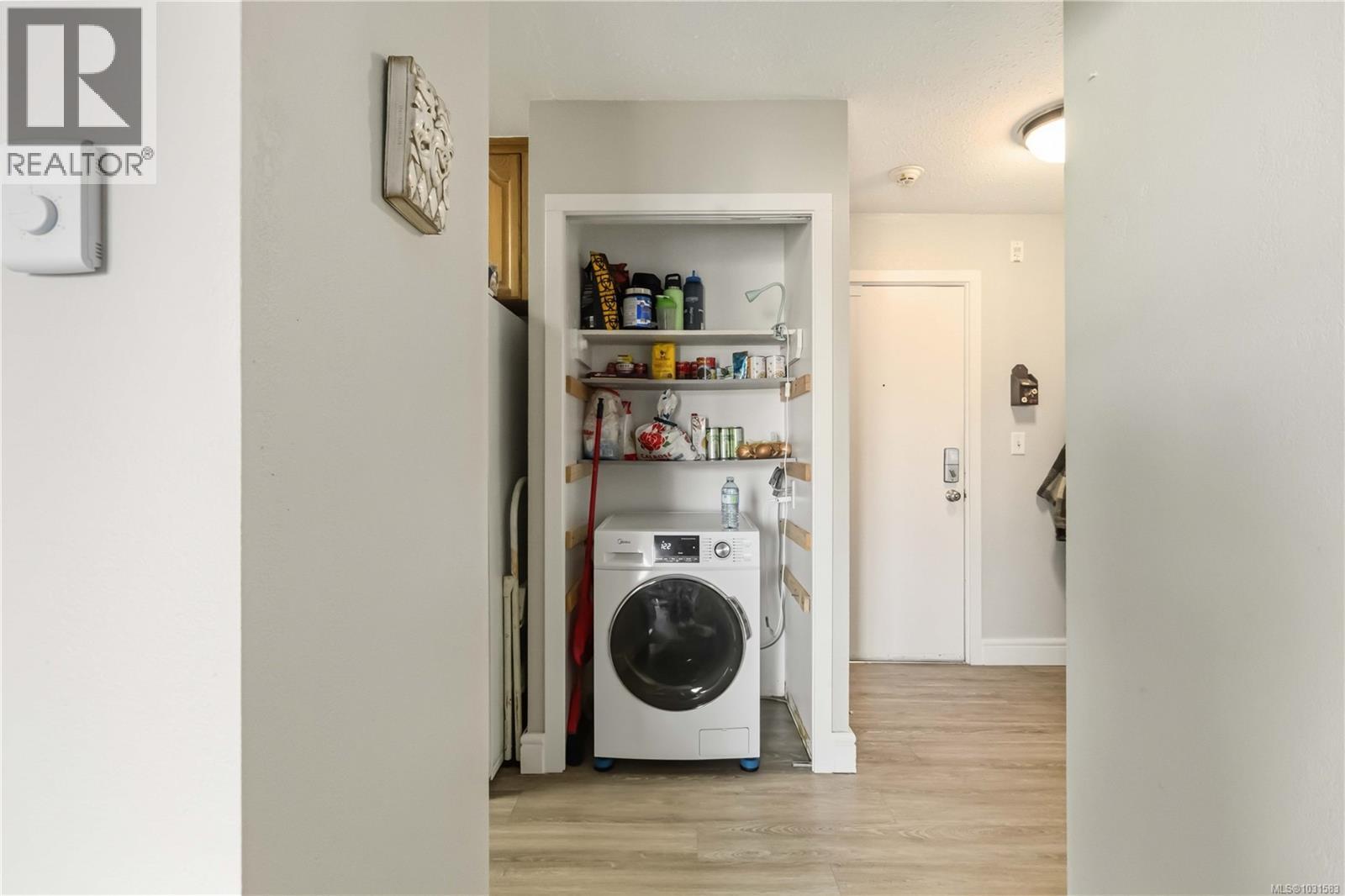 #302 904 HILLSIDE AVE - 19