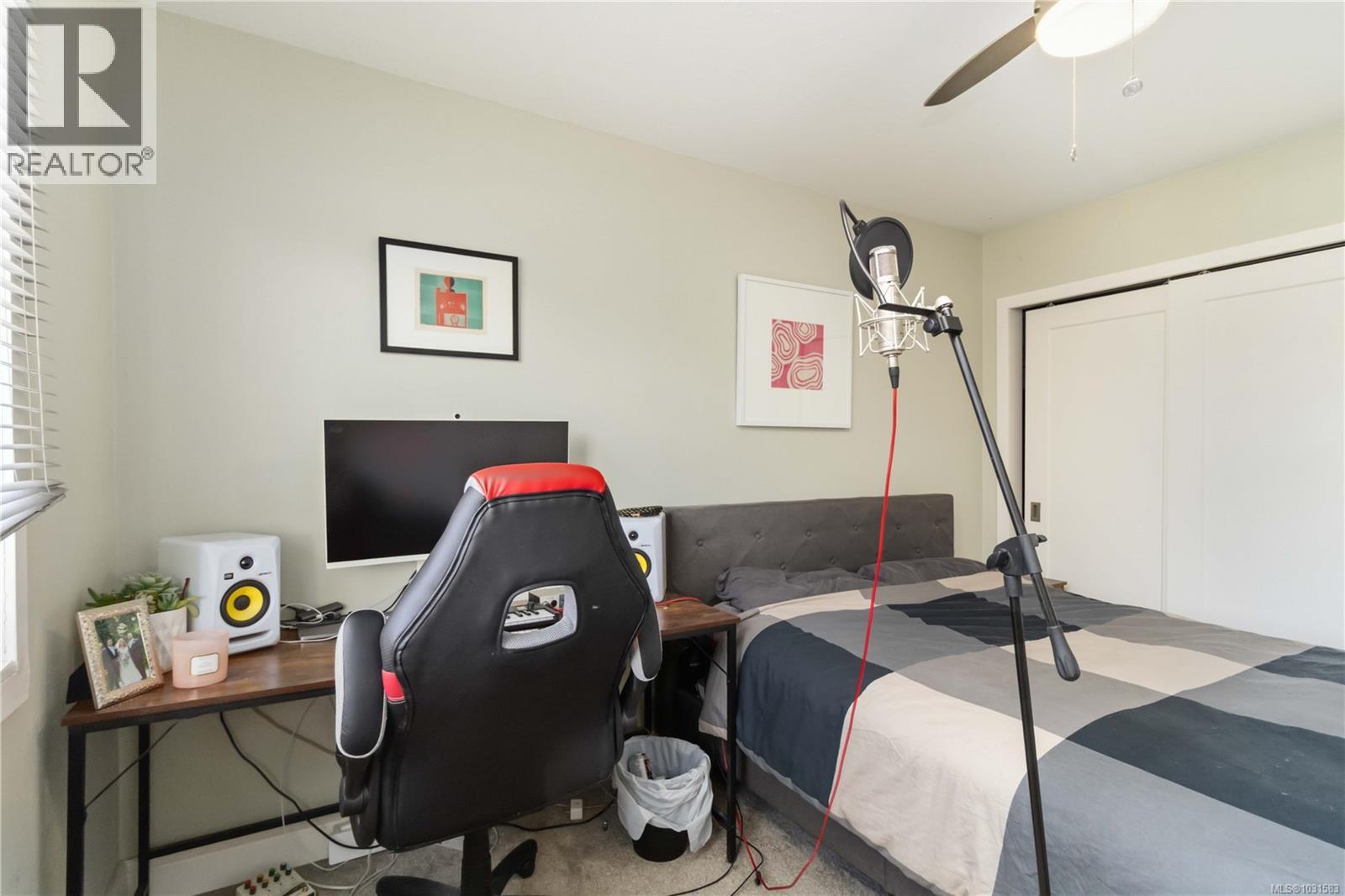 #302 904 Hillside Ave - 23