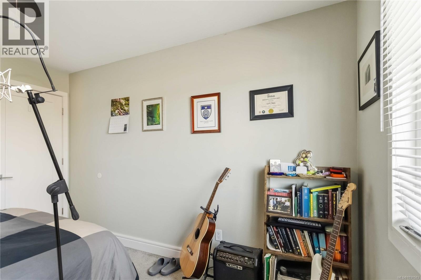 #302 904 HILLSIDE AVE - 24