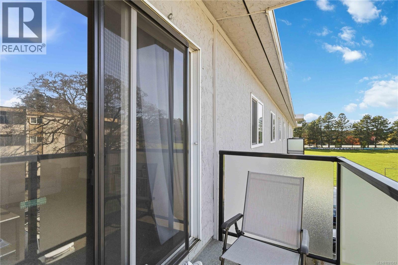 #302 904 HILLSIDE AVE - 30