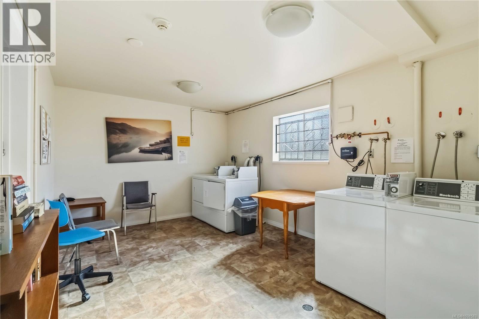 #302 904 Hillside Ave - 32