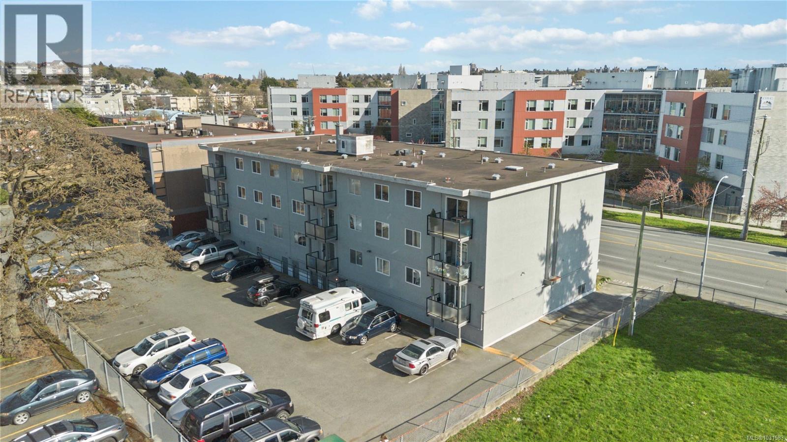 #302 904 HILLSIDE AVE - 37