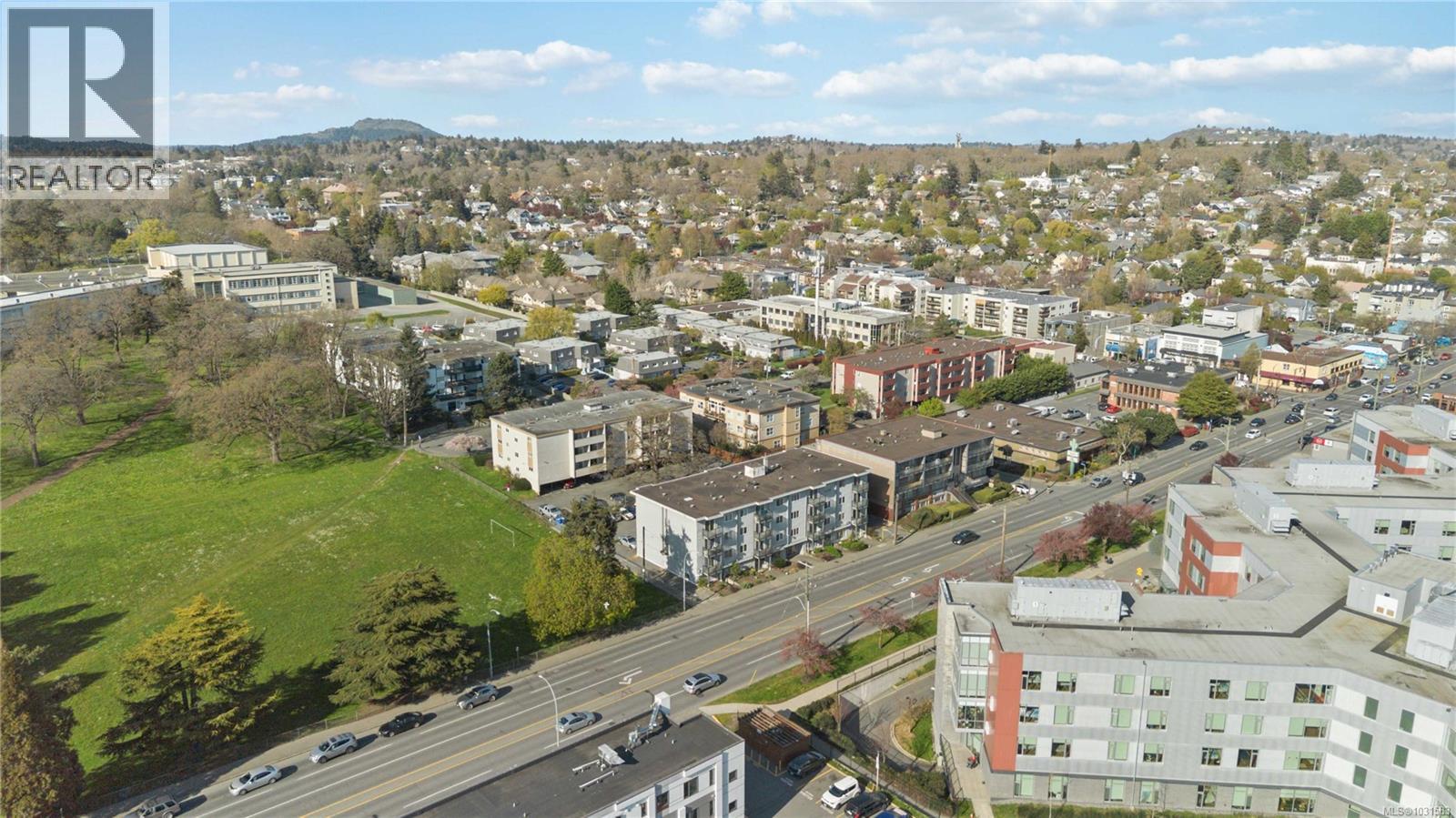 #302 904 Hillside Ave - 41