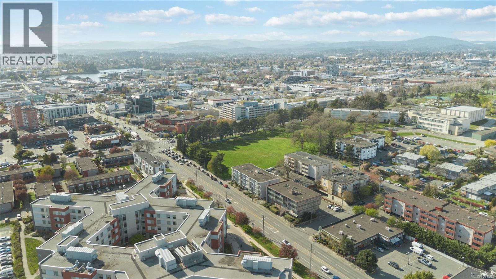 #302 904 HILLSIDE AVE - 43