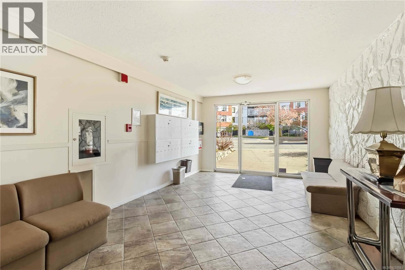 #302 904 Hillside Ave - 6
