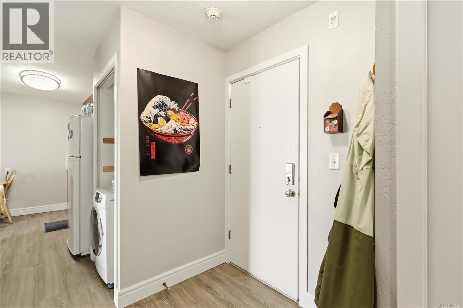 #302 904 Hillside Ave - 7