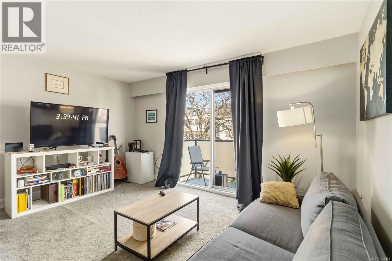 #302 904 Hillside Ave - 9