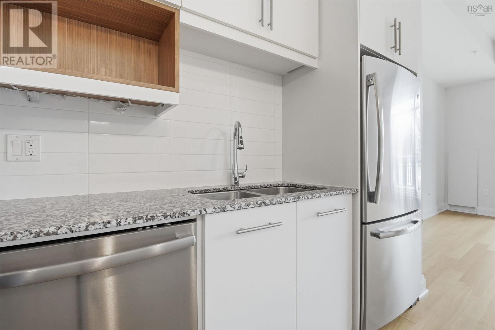 Property 8 of 49 of 305 25 Alderney Drive