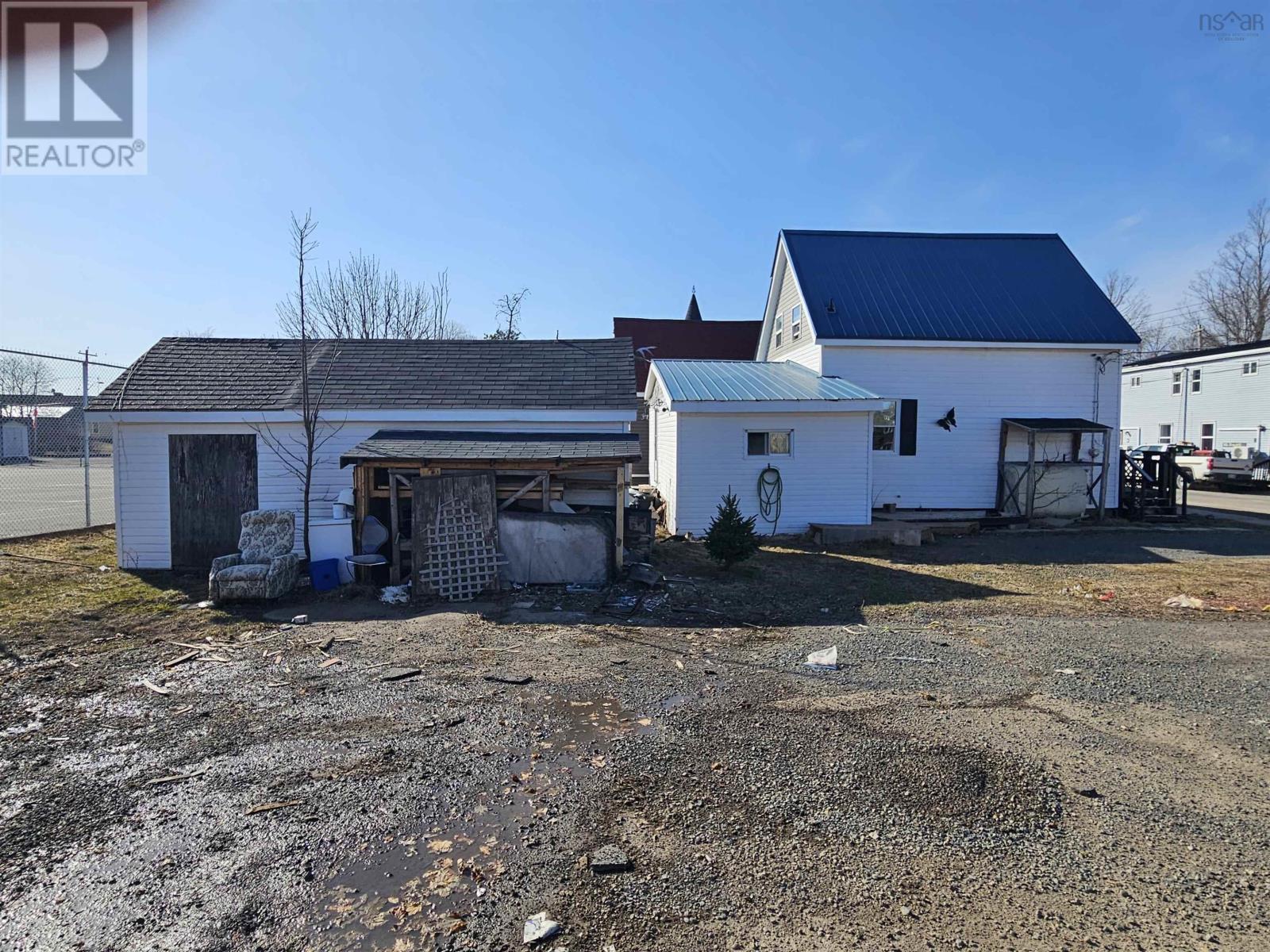 Property 4 of 23 of 92 Rideau Street