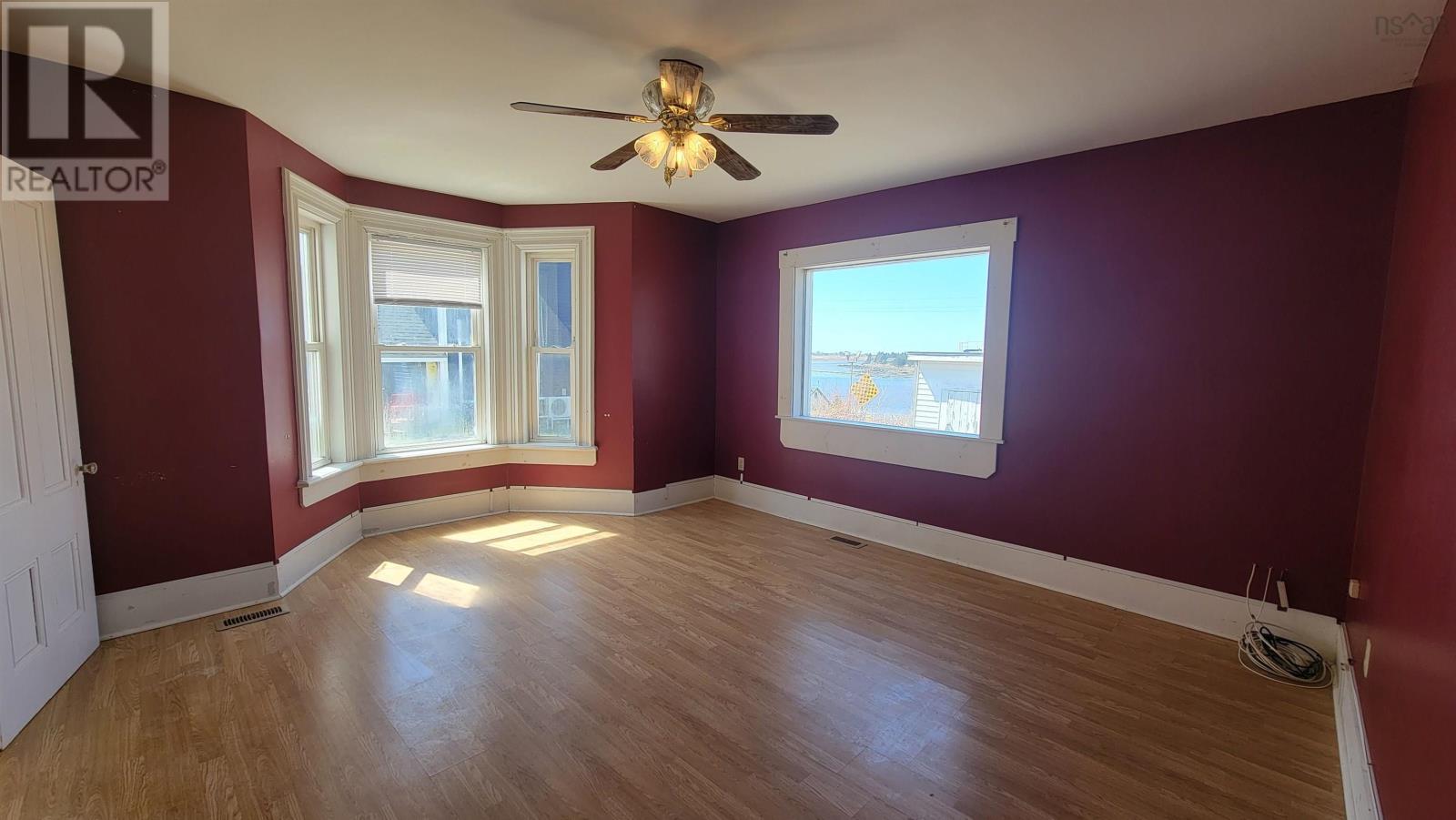 Property 19 of 29 of 2-4 Baker Street