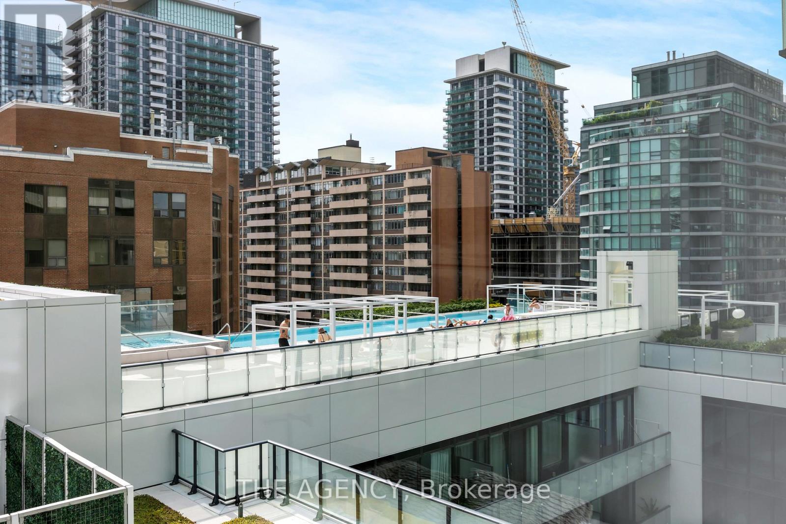#804 161 ROEHAMPTON AVENUE - 30