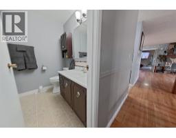 Dining room - 1530 21 Highway, Creston, BC V0B1G2 Photo 17
