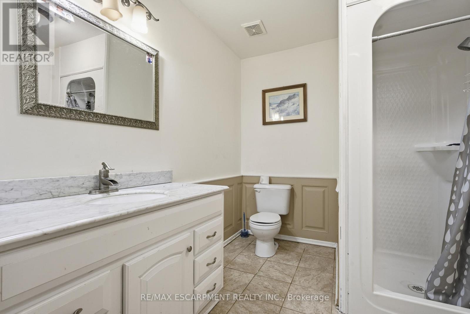 4 LAKESIDE DRIVE — photo 32