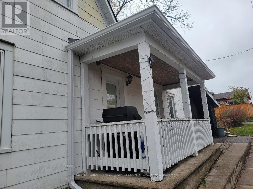 Side barbeque porch