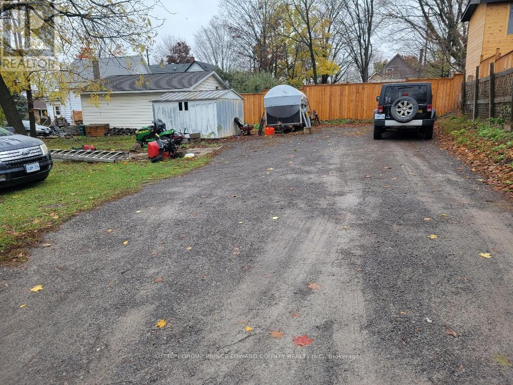 Parking for 8 cars in this double driveway
