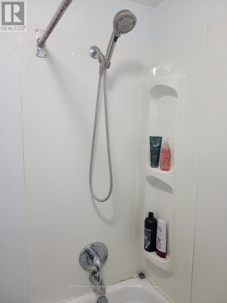 Tidy tub surround
