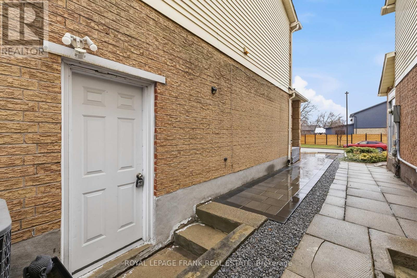 1549 WOODRUFF CRESCENT