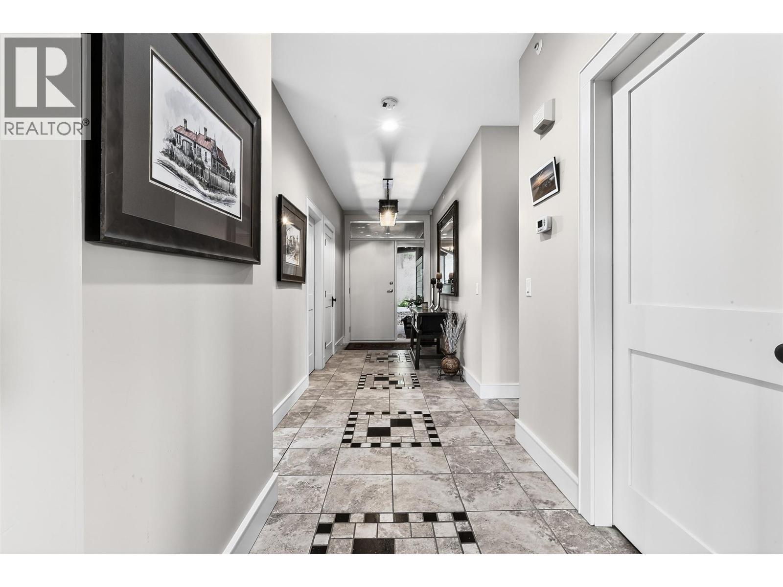 4 101 Falcon Point Way, Vernon