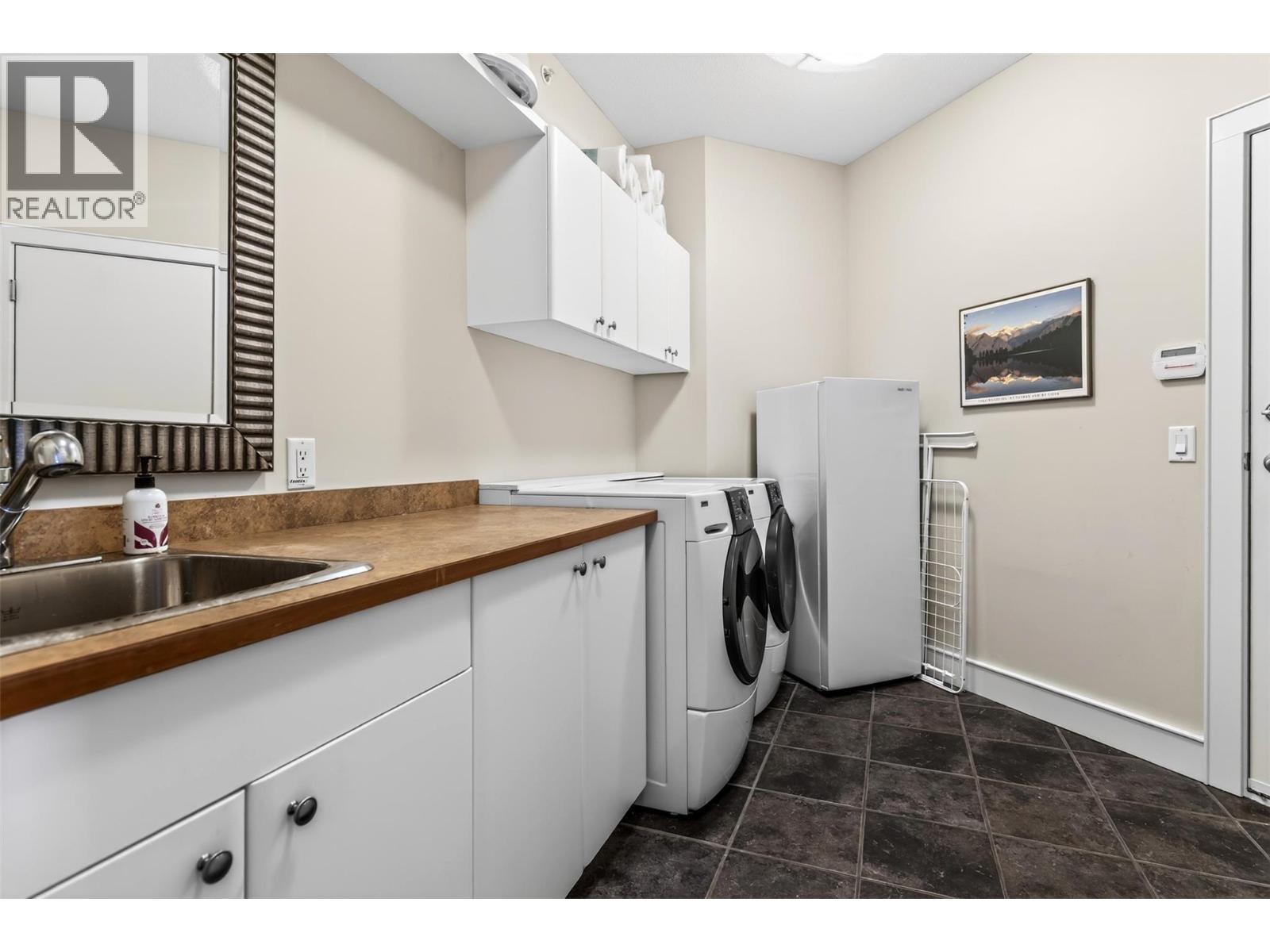 4 101 Falcon Point Way, Vernon