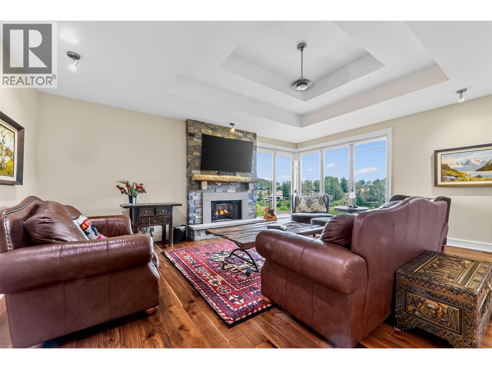 4 101 Falcon Point Way, Vernon