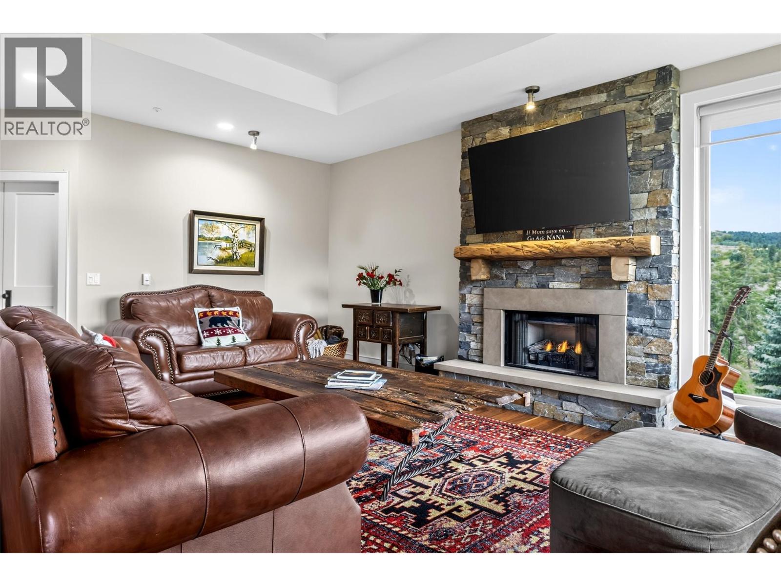 4 101 Falcon Point Way, Vernon