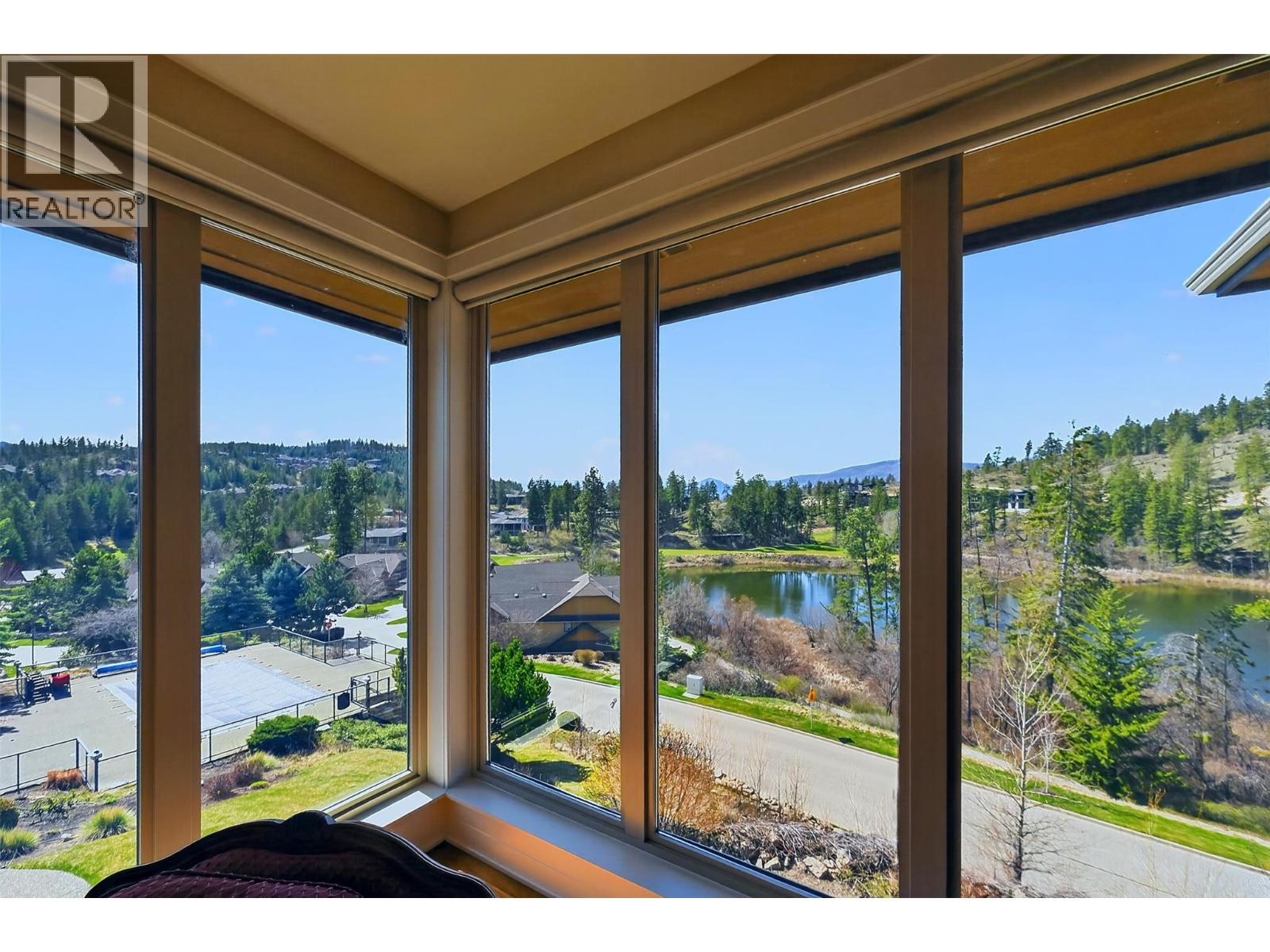 4 101 Falcon Point Way, Vernon