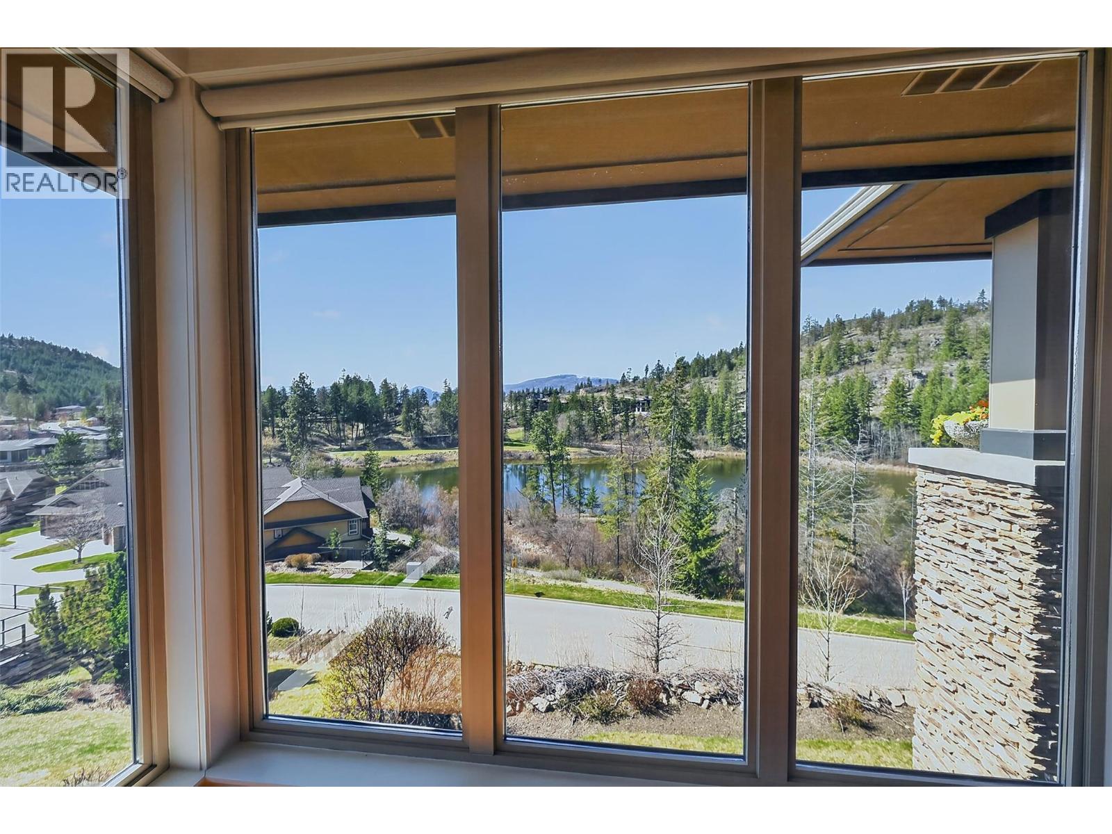 4 101 Falcon Point Way, Vernon