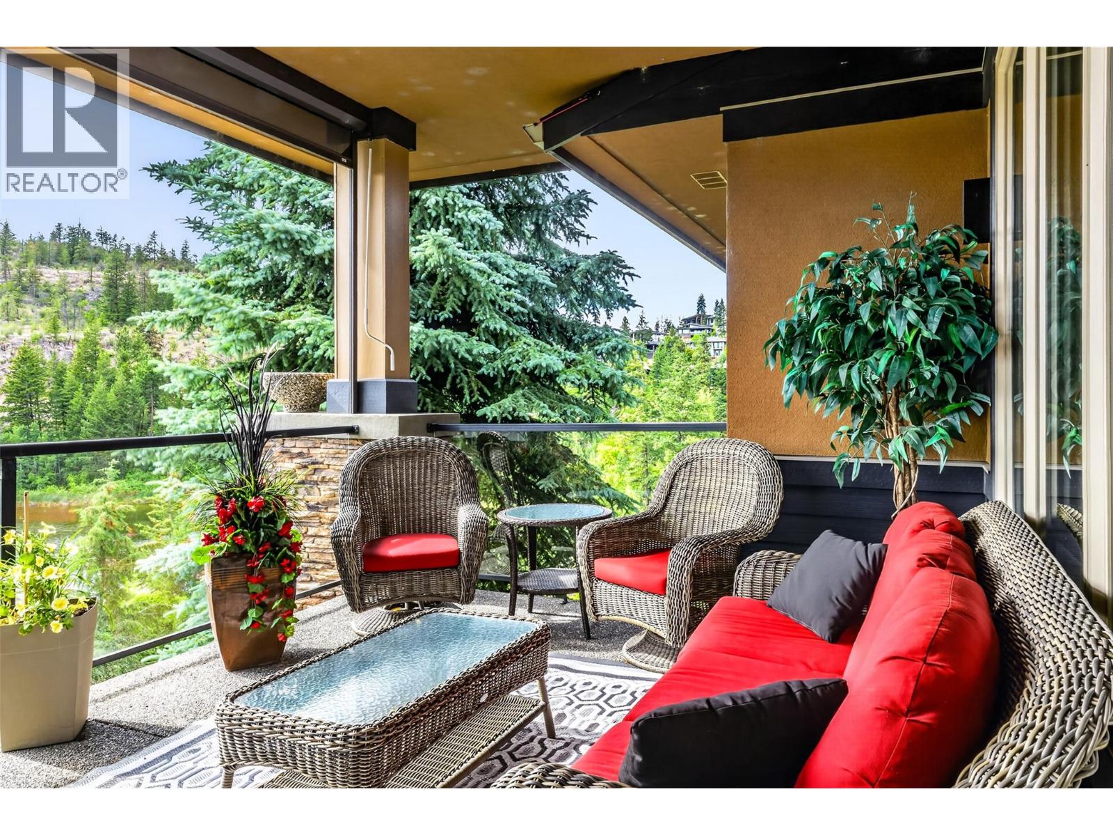 4 101 Falcon Point Way, Vernon