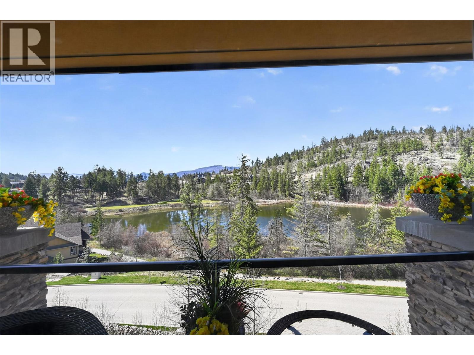 4 101 Falcon Point Way, Vernon