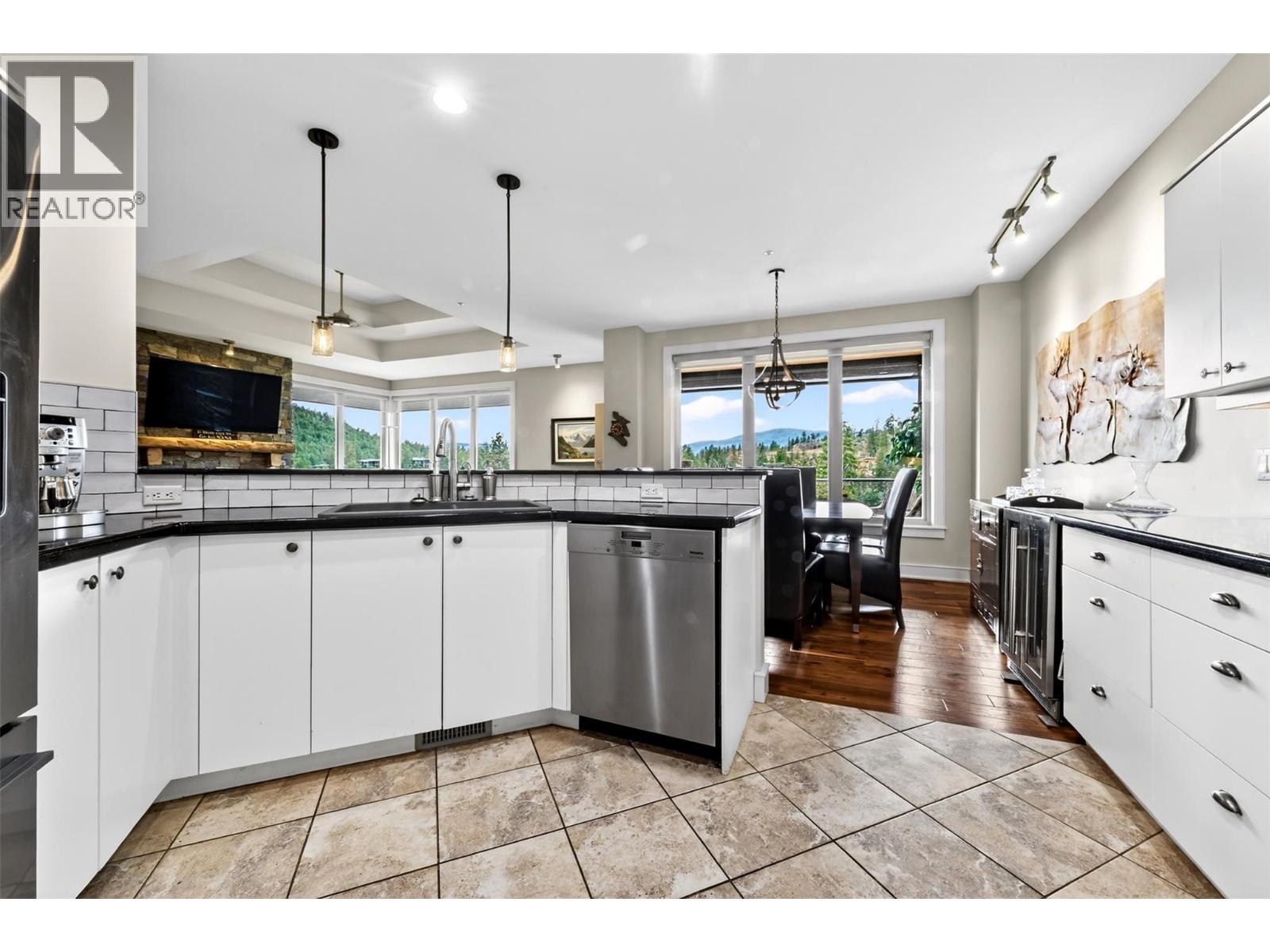 4 101 Falcon Point Way, Vernon