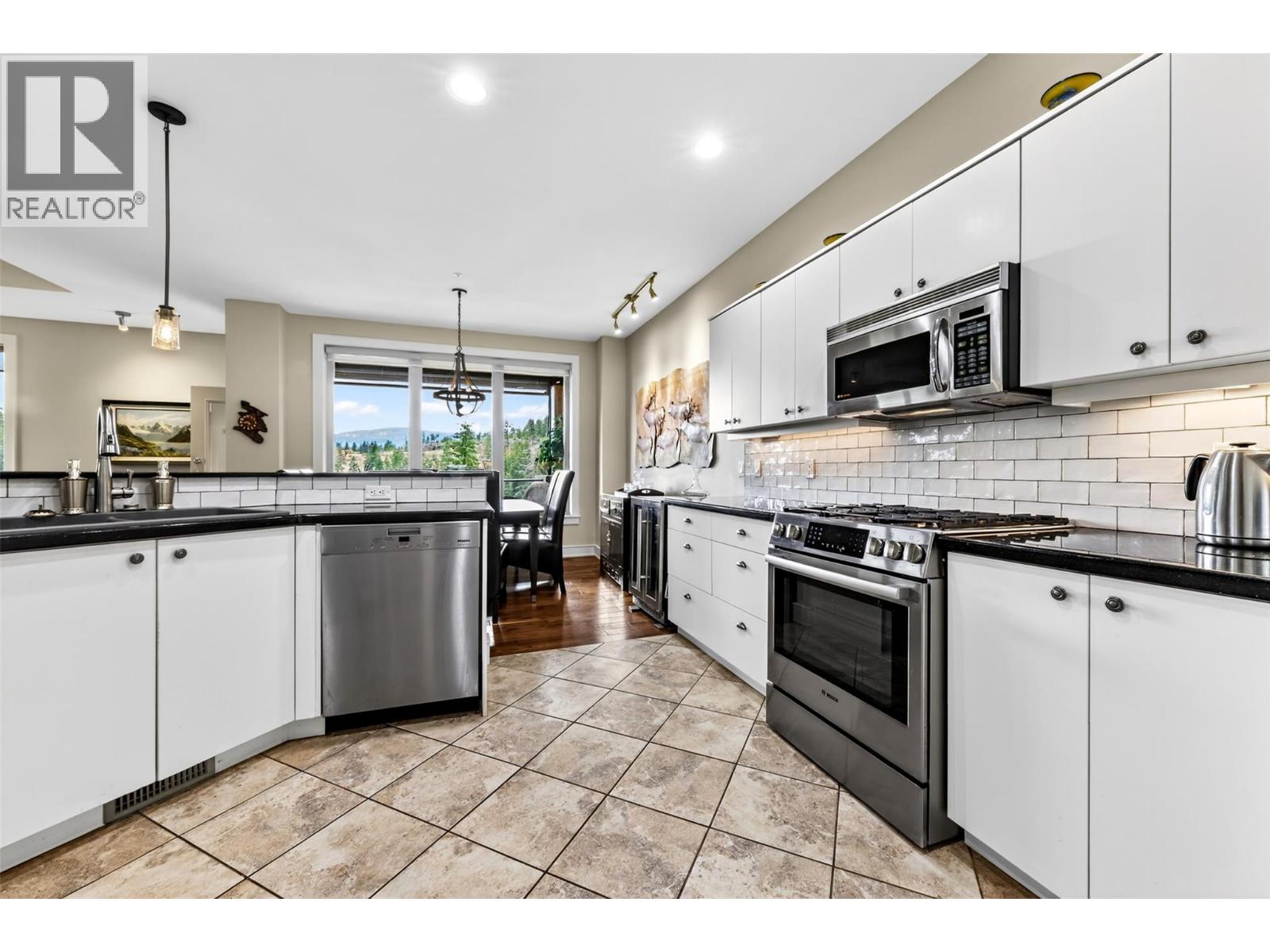 4 101 Falcon Point Way, Vernon