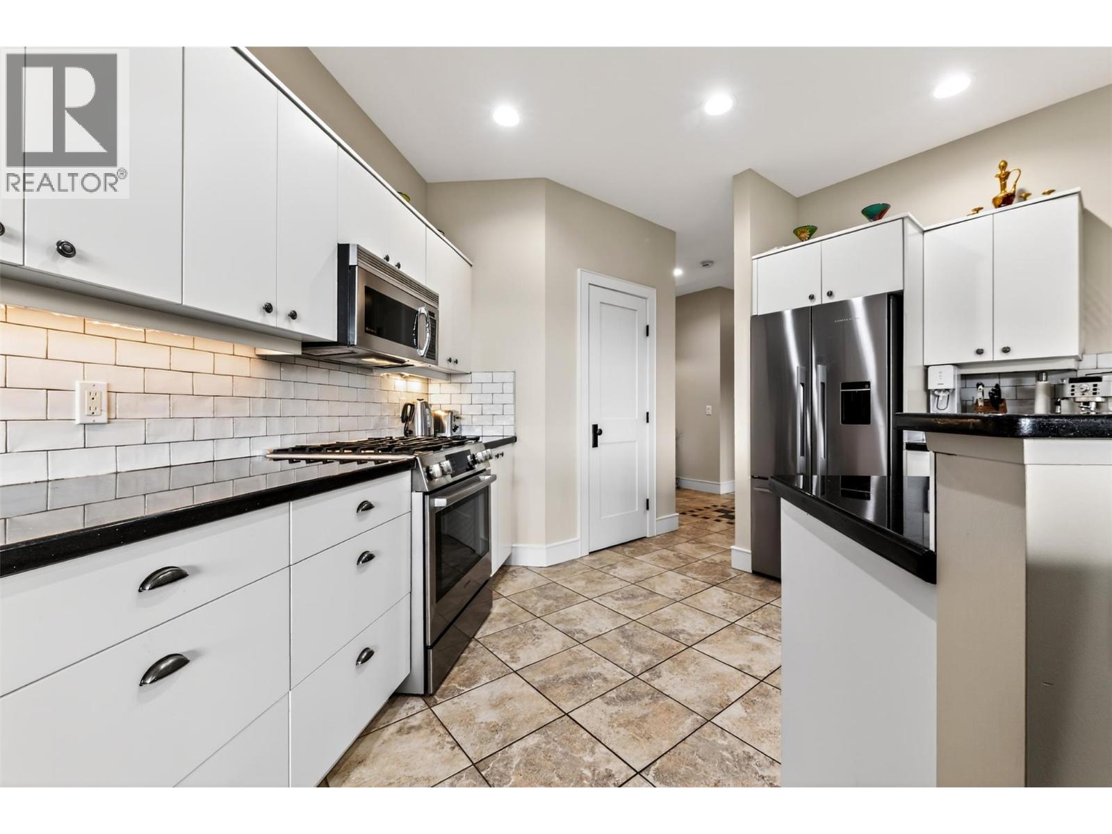 4 101 Falcon Point Way, Vernon