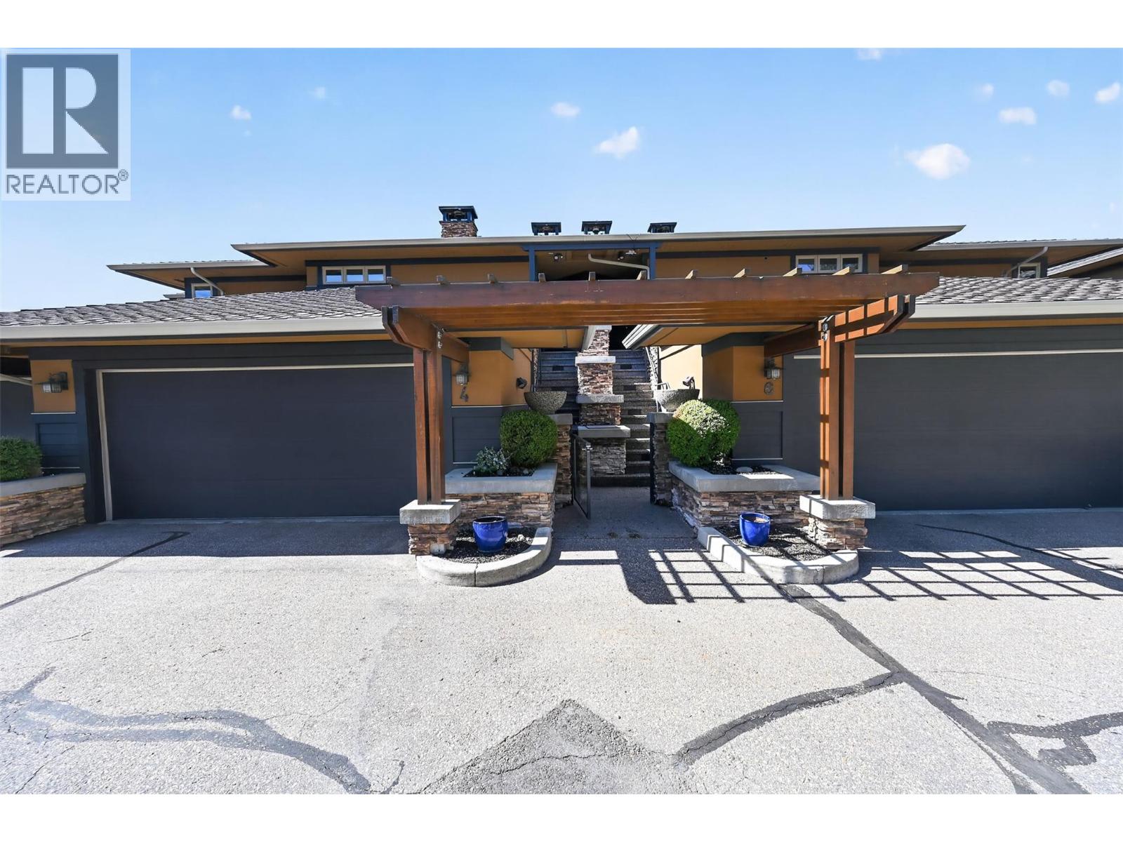 4 101 Falcon Point Way, Vernon