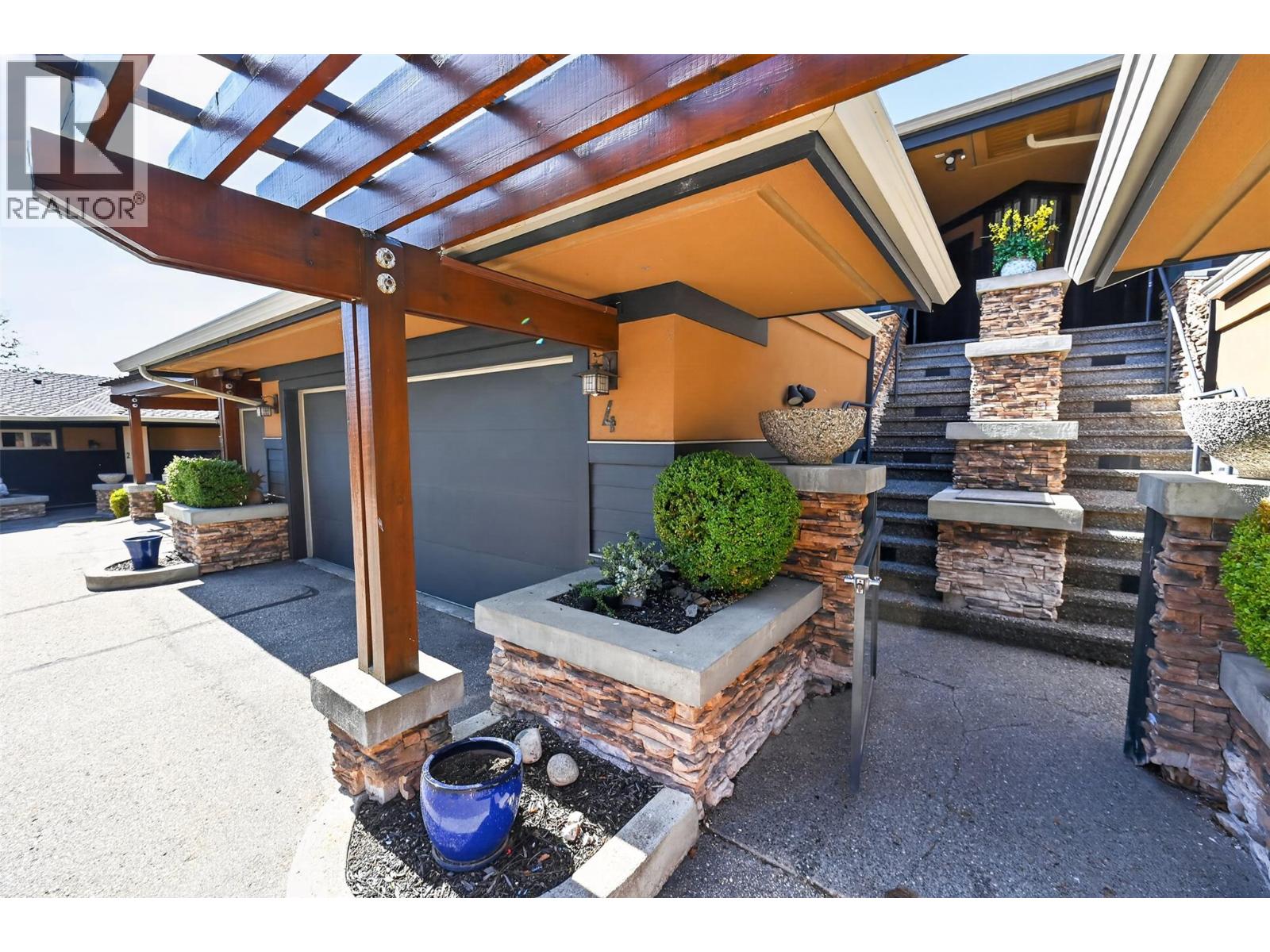 4 101 Falcon Point Way, Vernon