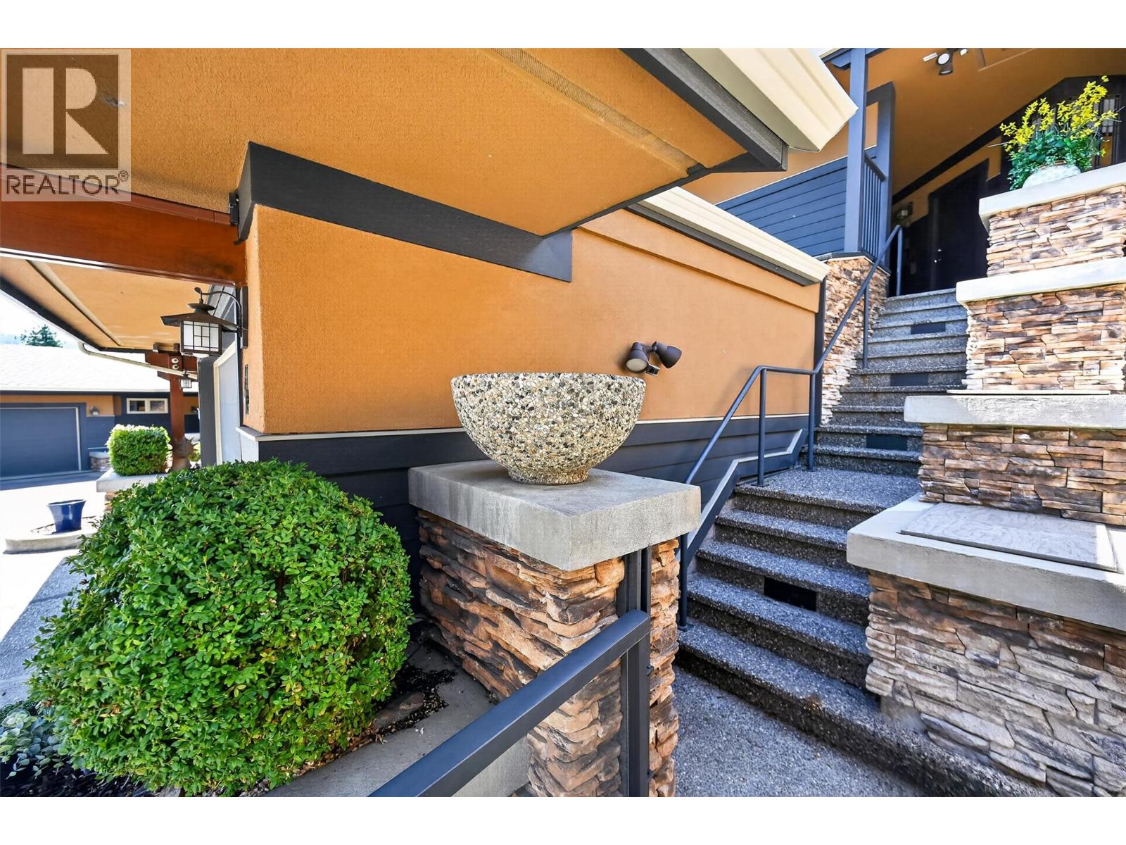 4 101 Falcon Point Way, Vernon