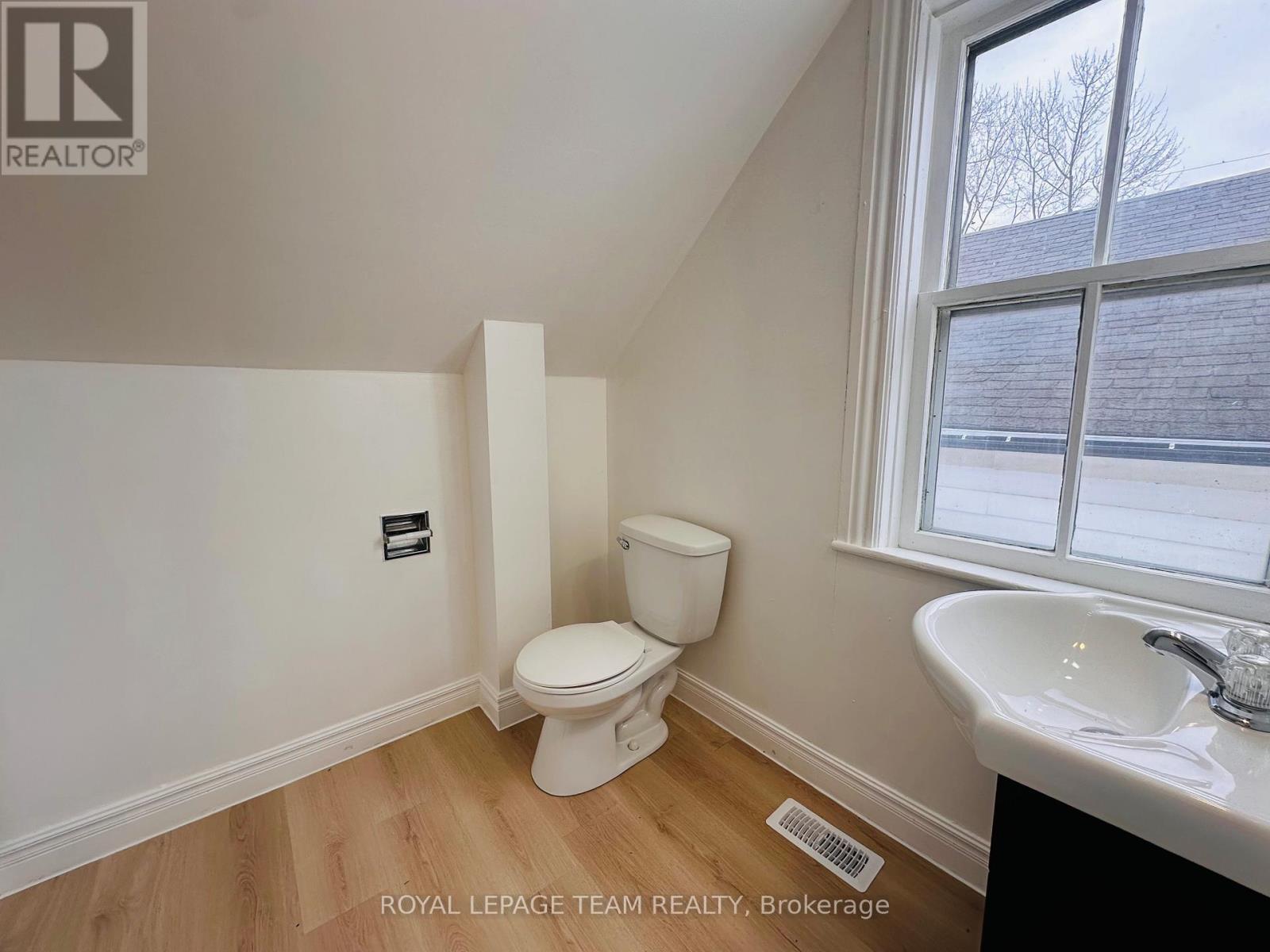 202 BELL STREET — photo 25