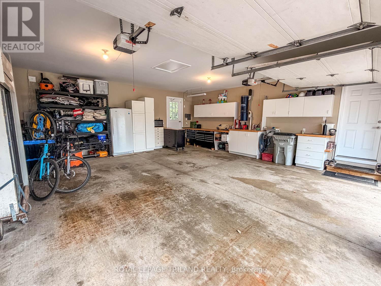 2416 SUNNINGDALE ROAD W Property Photo