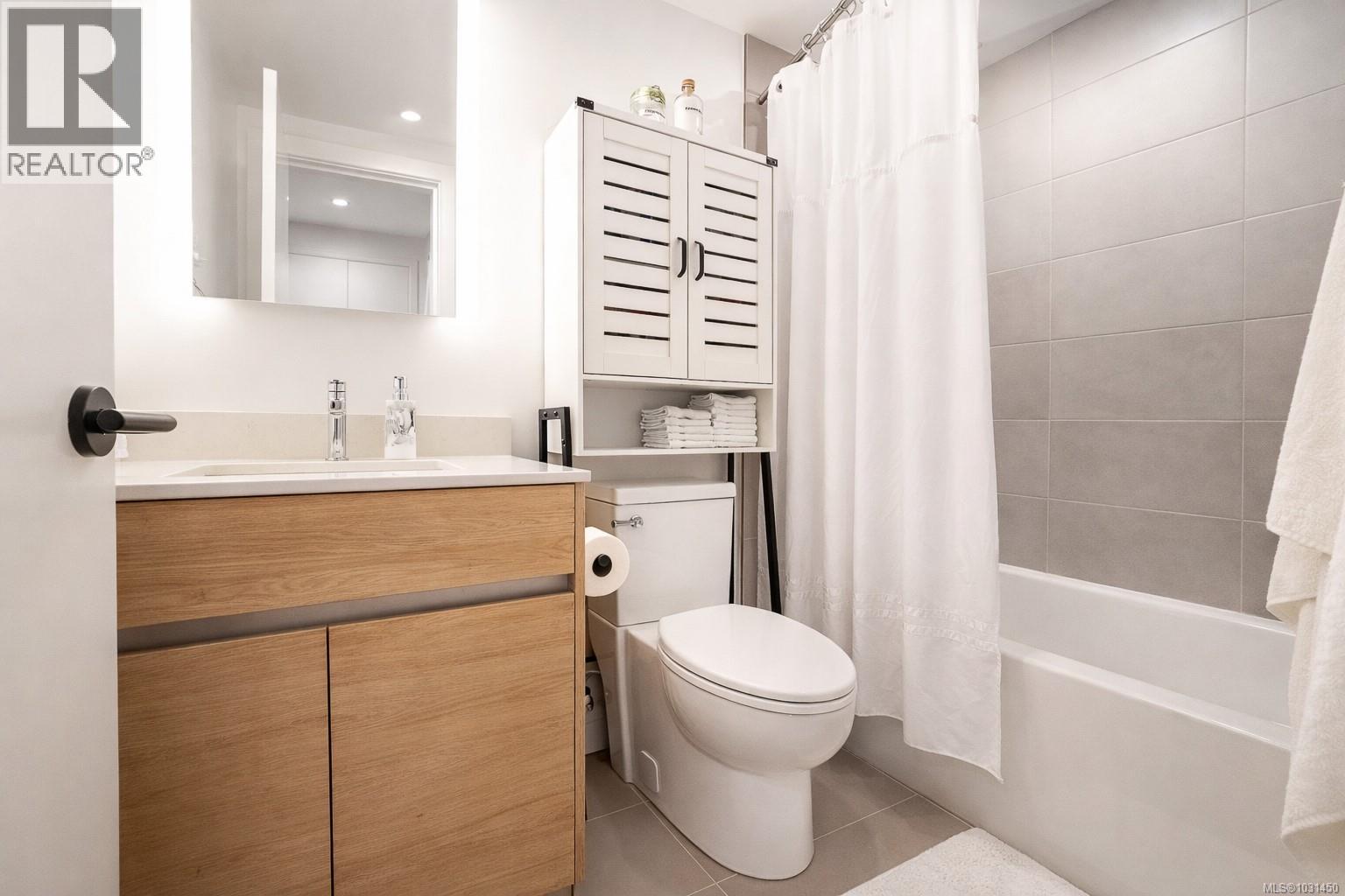 #806 1097 VIEW ST - 15