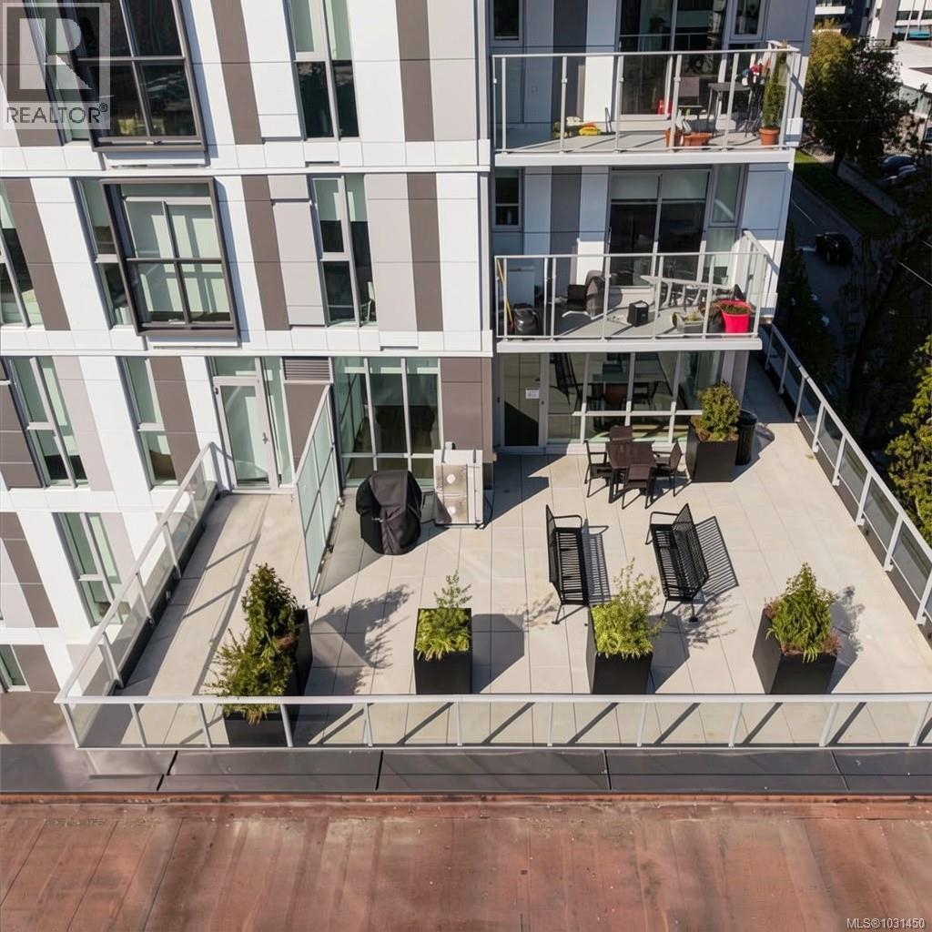 #806 1097 VIEW ST - 18